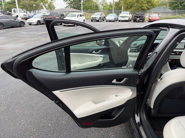 Used 2025 Genesis G70 2.5T AWD/4WD image 19