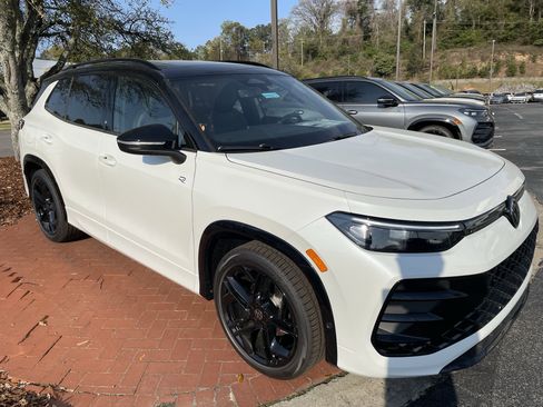 New 2026 Volkswagen Tiguan SE R-Line FWD image 3