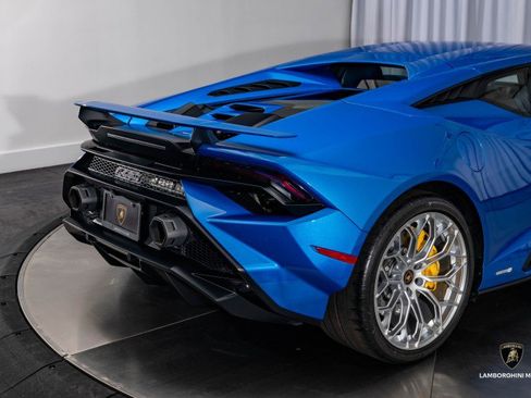 Used 2023 Lamborghini Huracan Tecnica image 21
