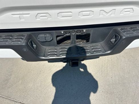 Used 2021 Toyota Tacoma TRD Off-Road w/ TRD Premium Off Road Package AWD/4WD image 9