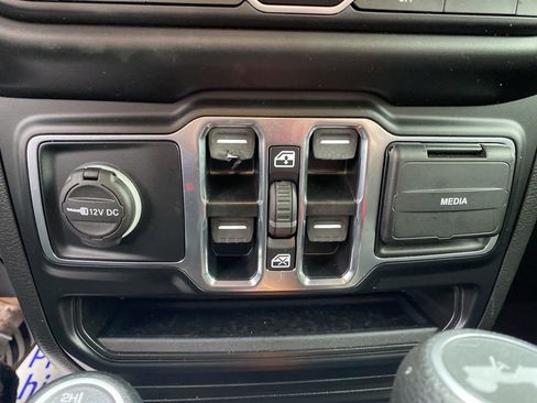 Used 2022 Jeep Wrangler Unlimited Sport AWD/4WD image 28