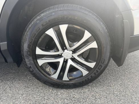 Used 2016 Toyota RAV4 LE AWD/4WD image 12
