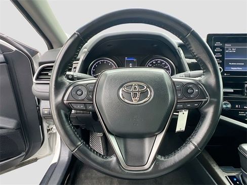 Used 2024 Toyota Camry SE image 11