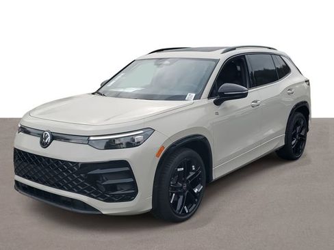 New 2026 Volkswagen Tiguan SE R-Line FWD image 2