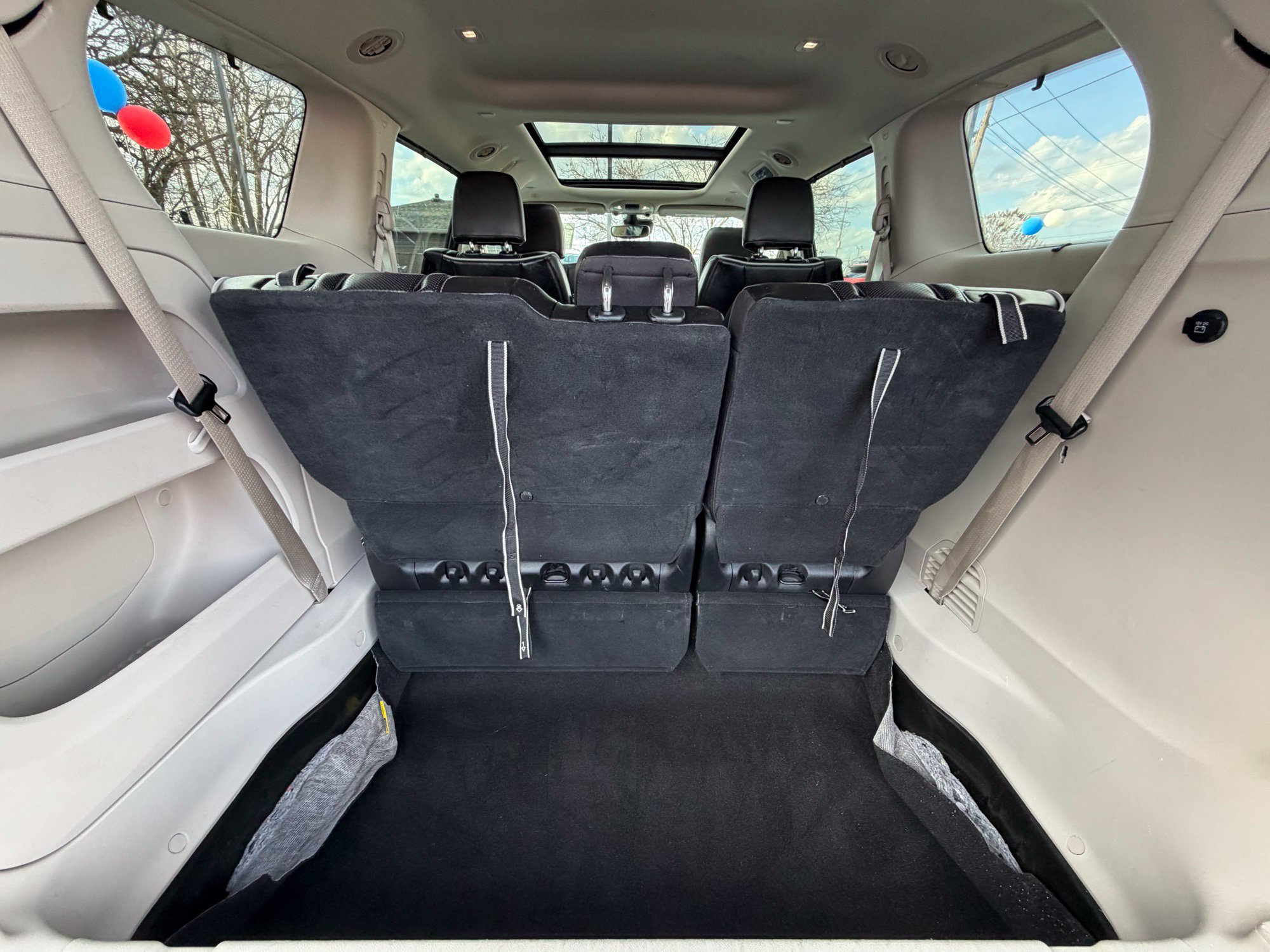 Used 2023 Chrysler Pacifica Limited FWD image 12