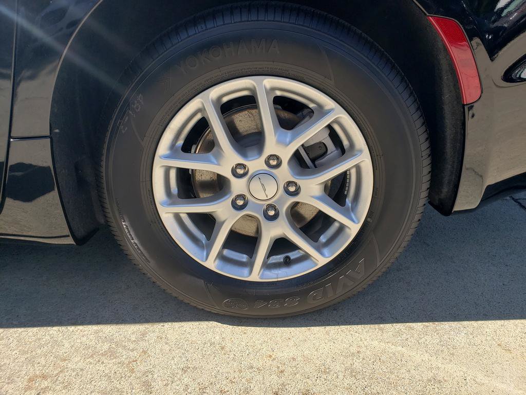 New 2027 Chrysler Pacifica Select FWD image 15