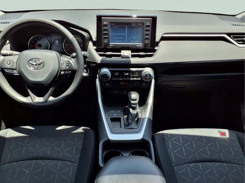 Used 2021 Toyota RAV4 XLE w/ Convenience Package FWD image 12