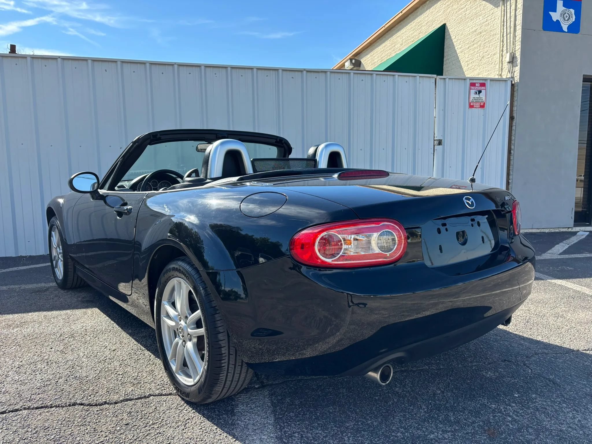 Used 2012 MAZDA MX-5 Miata Sport RWD image 3
