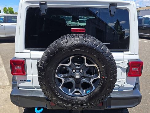 Used 2022 Jeep Wrangler Unlimited Rubicon 4xe w/ Cold Weather Group AWD/4WD image 5