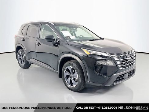 Certified 2025 Nissan Rogue SV w/ SV Premium Package FWD image 3