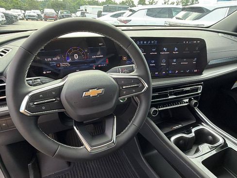 New 2026 Chevrolet Traverse LT w/ Driver Confidence Package FWD image 3