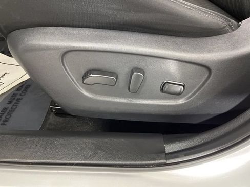 Used 2018 Nissan Rogue SV FWD image 32
