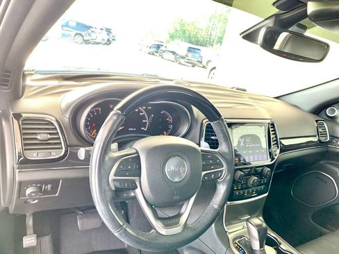 Used 2020 Jeep Grand Cherokee Overland AWD/4WD image 16