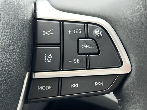 Used 2026 Toyota Highlander Limited AWD/4WD image 21