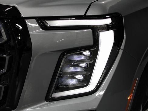 Used 2025 GMC Yukon XL AT4 w/ Premium Trailering Package image 15