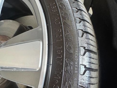 Used 2024 Porsche Macan Base AWD 4dr SUV w/ Premium Plus Package image 35