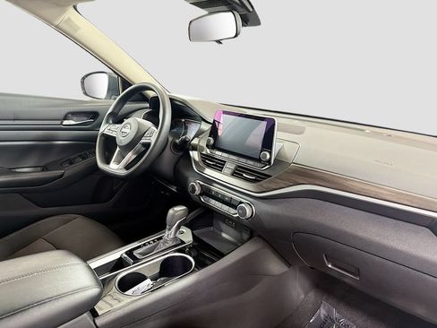 Used 2024 Nissan Altima 2.5 SV FWD image 27