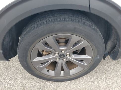 Used 2022 Ford Explorer XLT w/ Equipment Group 202A RWD image 9