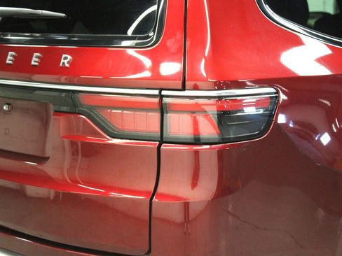 Used 2025 Jeep Wagoneer Series II image 43