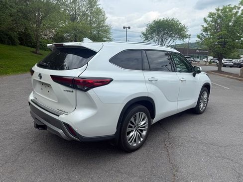 Used 2023 Toyota Highlander Platinum AWD/4WD image 3