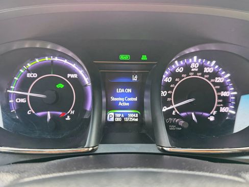 Used 2018 Toyota Avalon Limited image 16