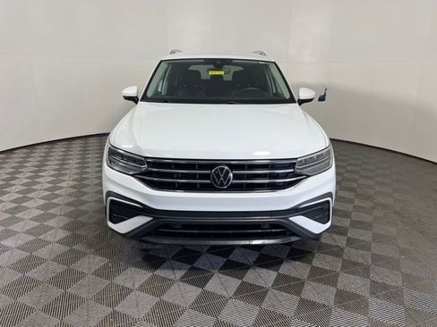 Used 2022 Volkswagen Tiguan SE AWD/4WD image 2