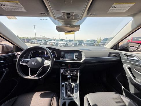 Used 2023 Volkswagen Jetta SE FWD image 18