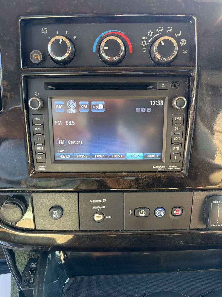 Used 2015 Chevrolet Express 2500 RWD image 23