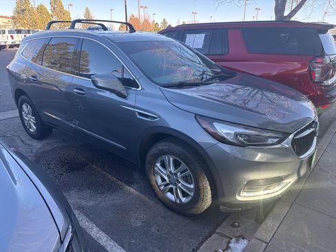 Used 2020 Buick Enclave Essence image 1