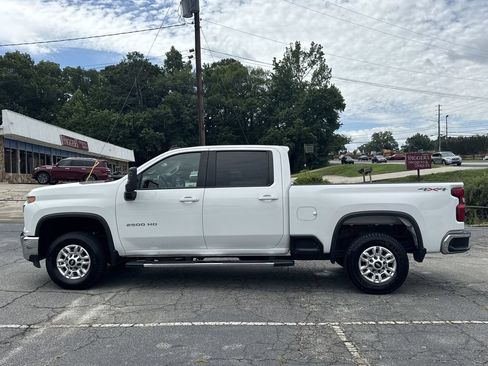 Used 2022 Chevrolet Silverado 2500 LT AWD/4WD image 4