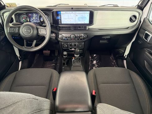 Used 2024 Jeep Wrangler Unlimited w/ Convenience Group AWD/4WD image 21