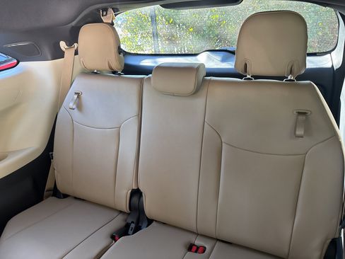 Used 2024 Toyota Sienna XLE image 10