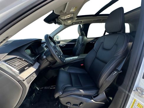 Used 2025 Volvo XC90 T8 Ultra w/ Protection Package Premier image 9