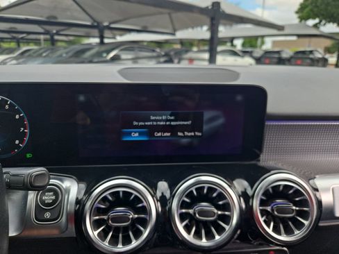 Used 2023 Mercedes-Benz GLB 250 4MATIC w/ Premium Package image 25