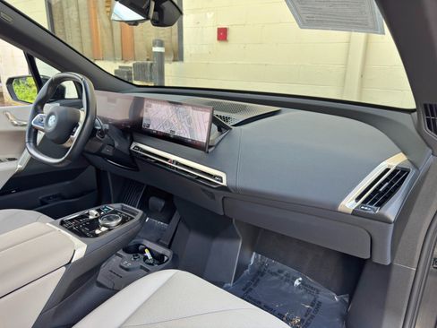Used 2022 BMW iX xDrive50 w/ Sport Package AWD/4WD image 14