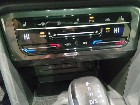 Used 2024 Volkswagen Tiguan SE R-Line image 33