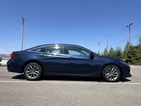 Used 2019 Toyota Avalon XLE w/ Moonroof Package FWD image 3