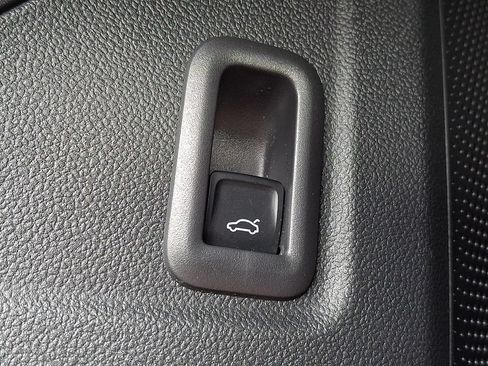 Used 2026 Volkswagen Tiguan SE AWD/4WD image 23