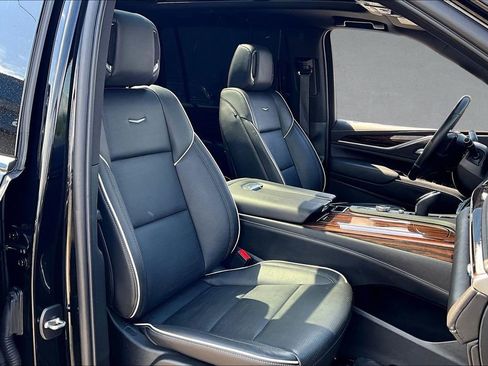 Used 2023 Cadillac Escalade ESV Premium Luxury AWD/4WD image 36