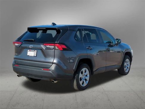 Used 2022 Toyota RAV4 LE image 6