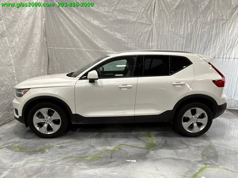 Used 2022 Volvo XC40 T5 Momentum image 13