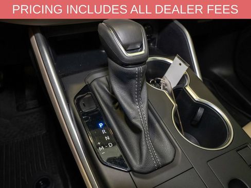 Used 2023 Toyota Highlander XLE FWD image 21