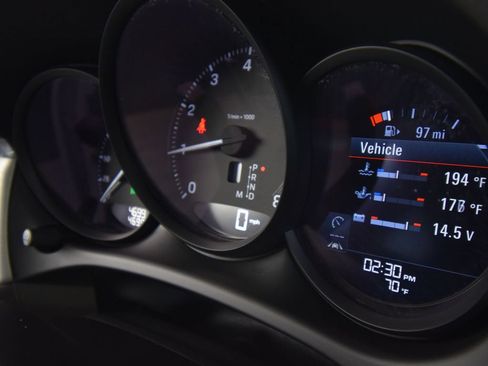 Certified 2025 Porsche Macan AWD/4WD image 33