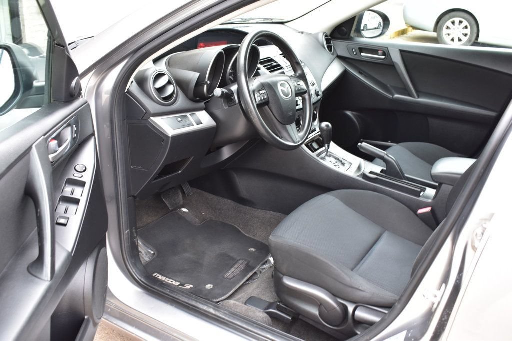 Used 2011 MAZDA MAZDA3 i Touring FWD image 16