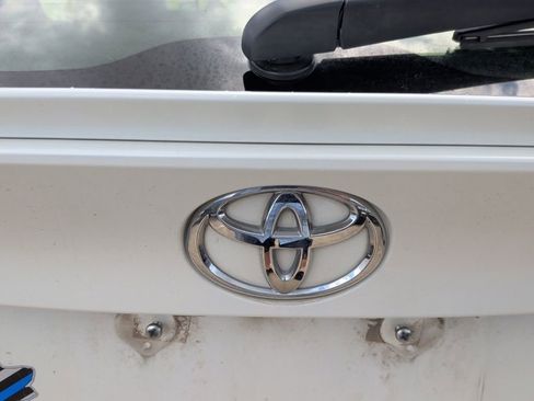 Used 2020 Toyota C-HR LE FWD image 11