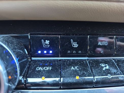 Used 2025 Chevrolet Equinox ACTIV w/ Safety and Technology Package AWD/4WD image 34