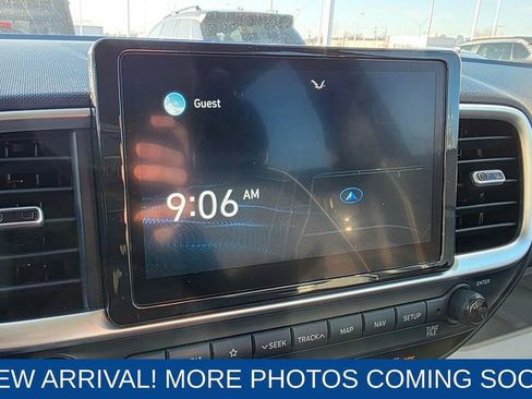 Used 2021 Hyundai Venue image 18