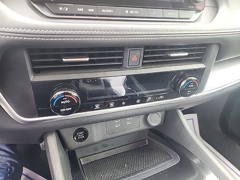 Used 2025 Nissan Rogue SV image 10