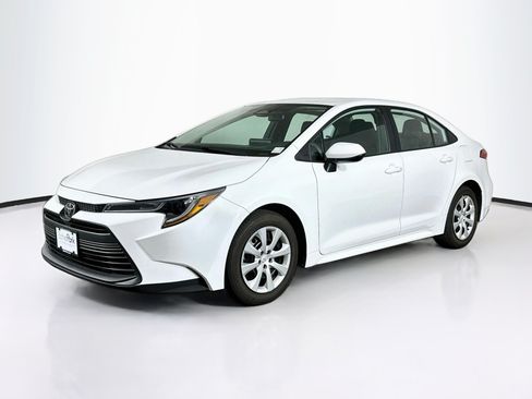 Used 2024 Toyota Corolla LE FWD image 3