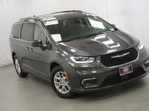 Certified 2021 Chrysler Pacifica Touring-L FWD image 9